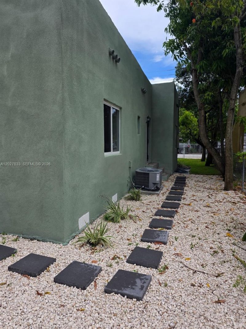 1139 NW 37th St , Miami, FL 33127 Photo