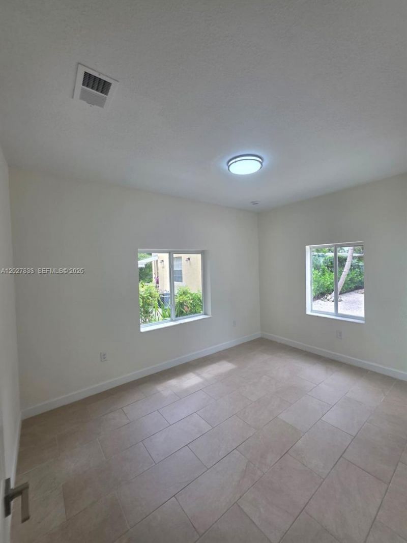 1139 NW 37th St , Miami, FL 33127 Photo