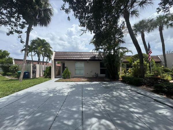 7420 Big Cypress Dr, Miami Lakes, FL 33014