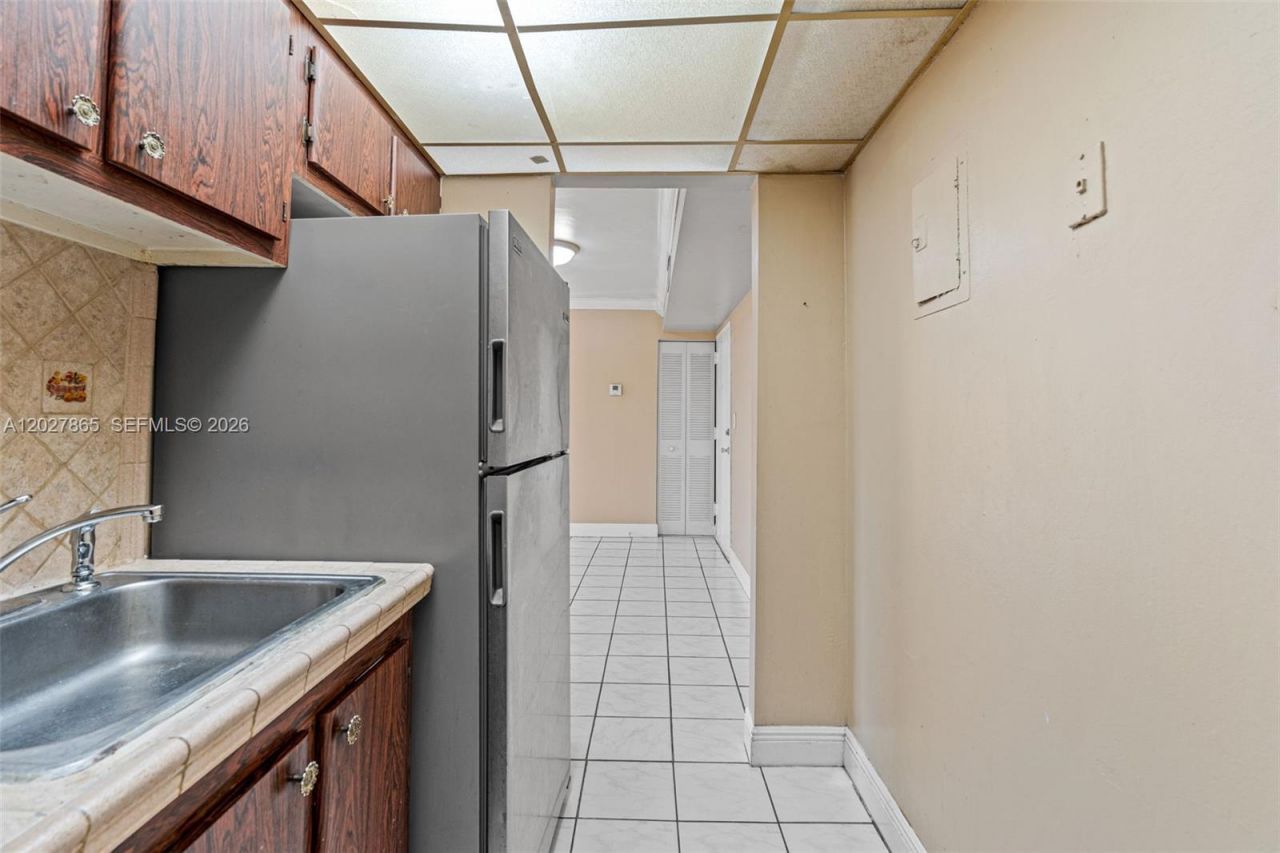 4713 NW 7th St , Unit 404-1, Miami, FL 33126 Photo