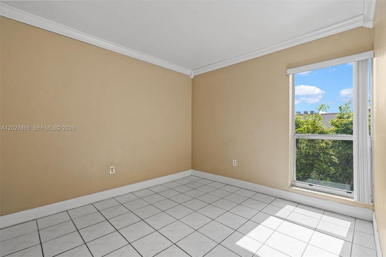 4713 NW 7th St , Unit 404-1, Miami, FL 33126 Photo