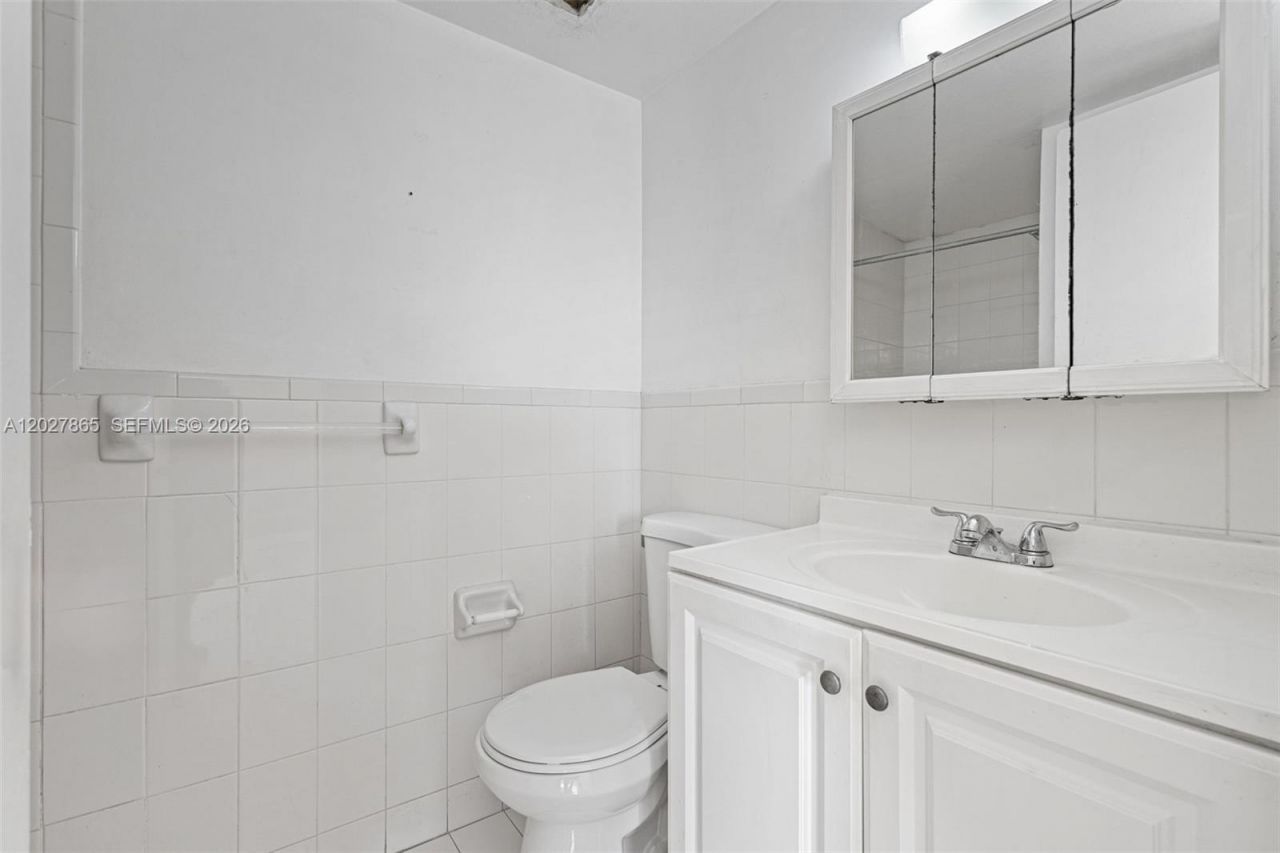 4713 NW 7th St , Unit 404-1, Miami, FL 33126 Photo