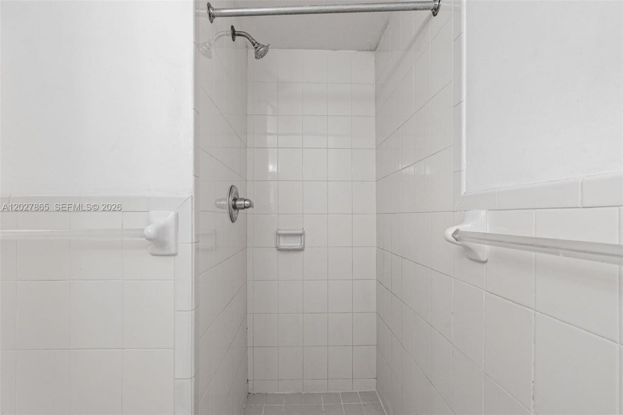 4713 NW 7th St , Unit 404-1, Miami, FL 33126 Photo