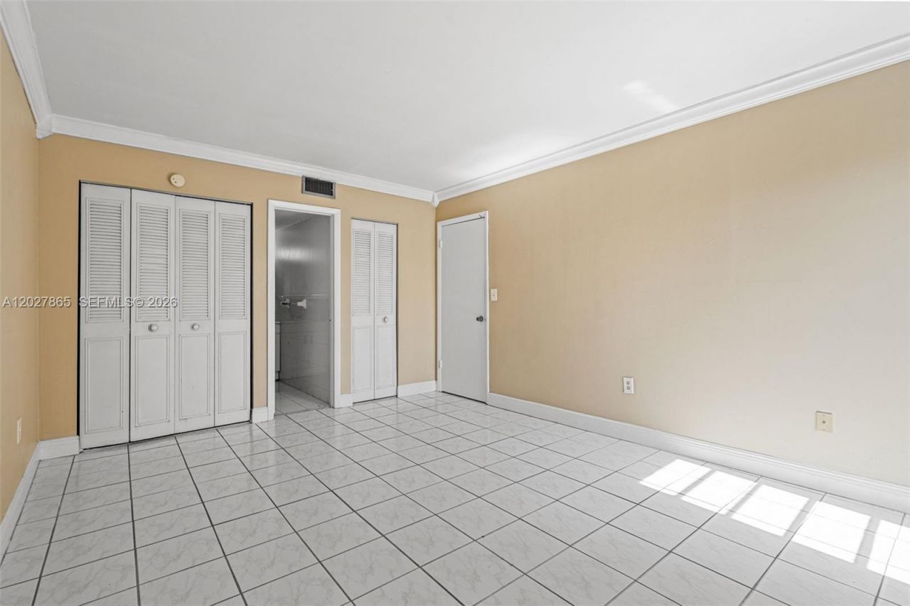 4713 NW 7th St , Unit 404-1, Miami, FL 33126 Photo