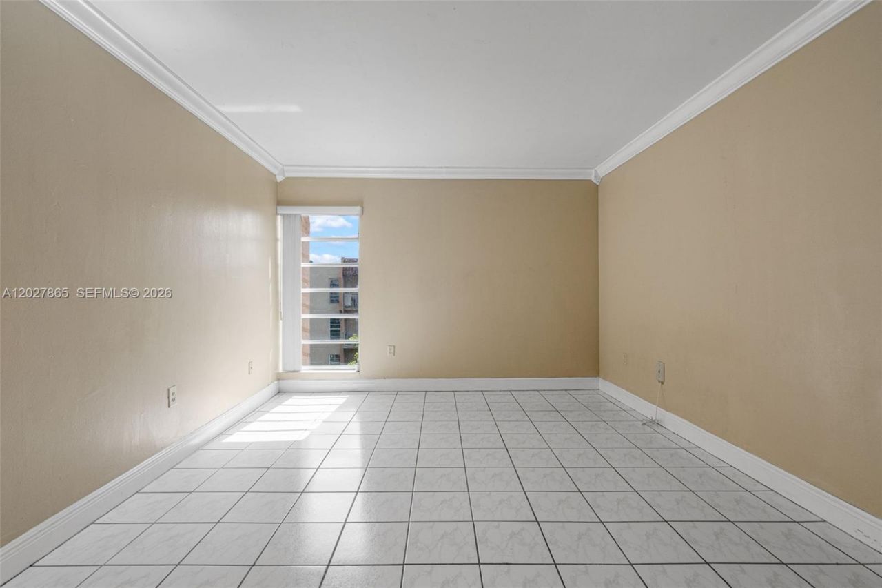 4713 NW 7th St , Unit 404-1, Miami, FL 33126 Photo