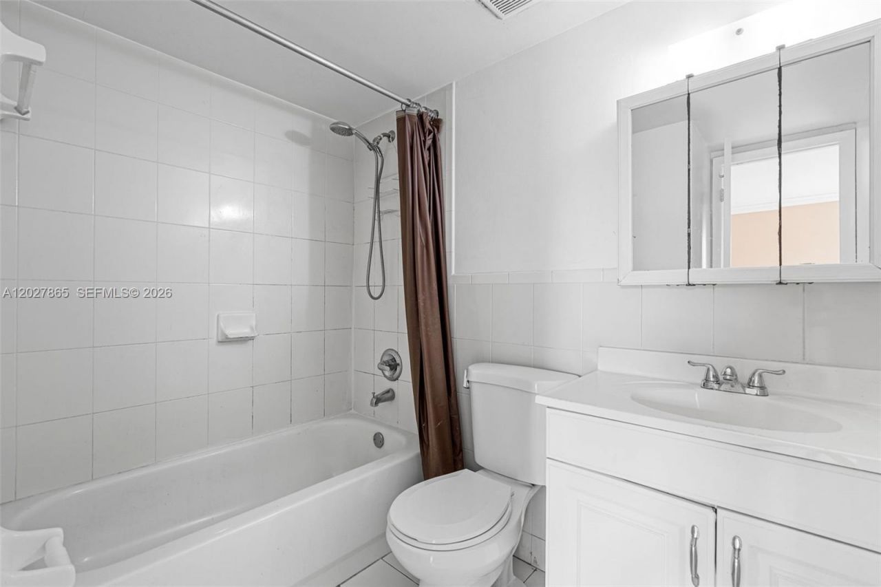 4713 NW 7th St , Unit 404-1, Miami, FL 33126 Photo