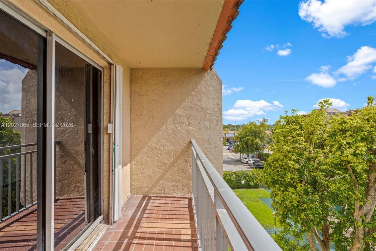 4713 NW 7th St , Unit 404-1, Miami, FL 33126 Photo