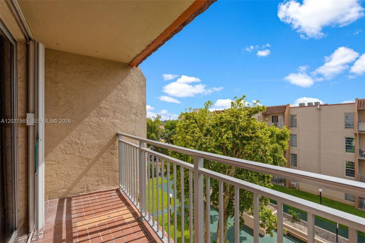 4713 NW 7th St , Unit 404-1, Miami, FL 33126 Photo