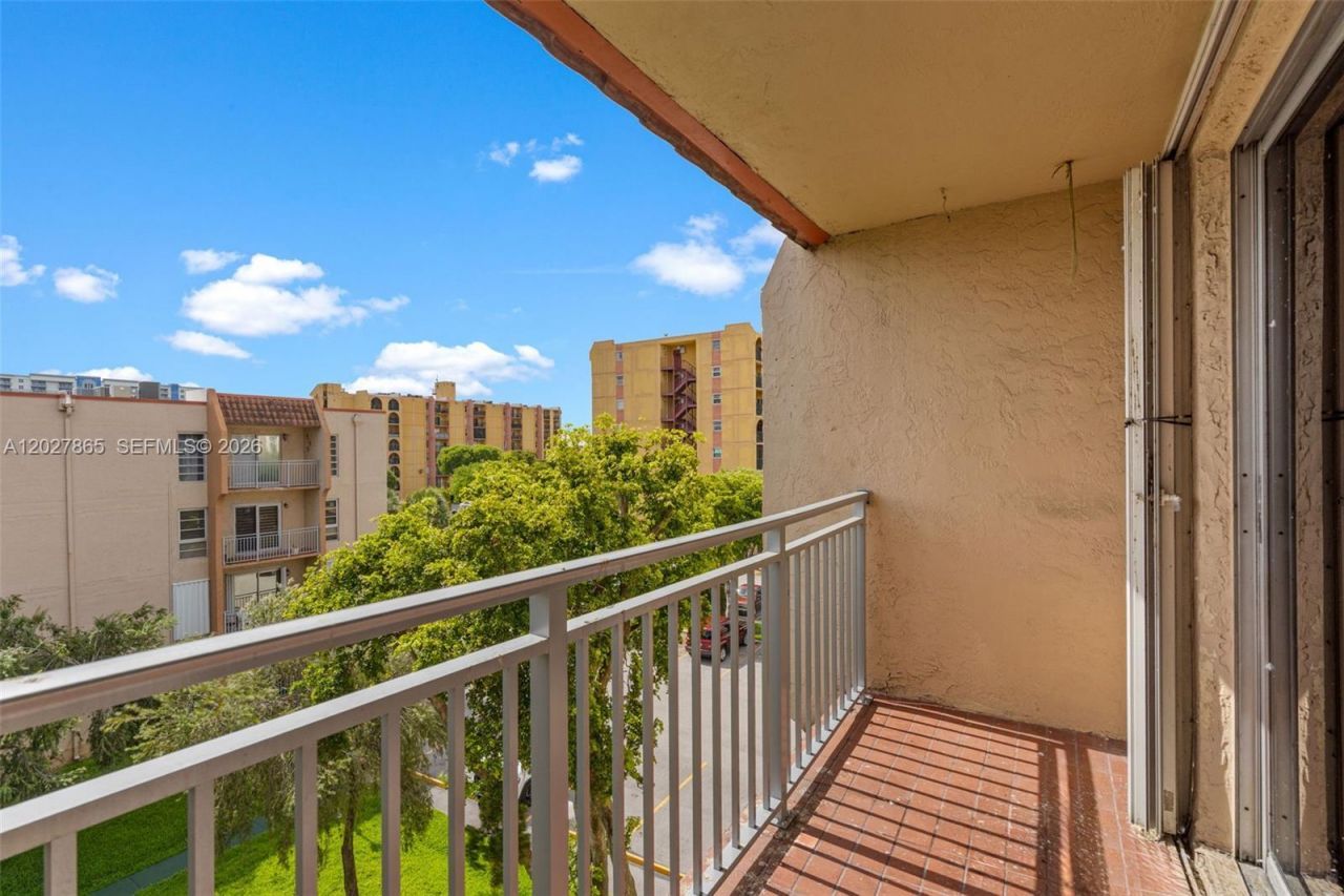 4713 NW 7th St , Unit 404-1, Miami, FL 33126 Photo