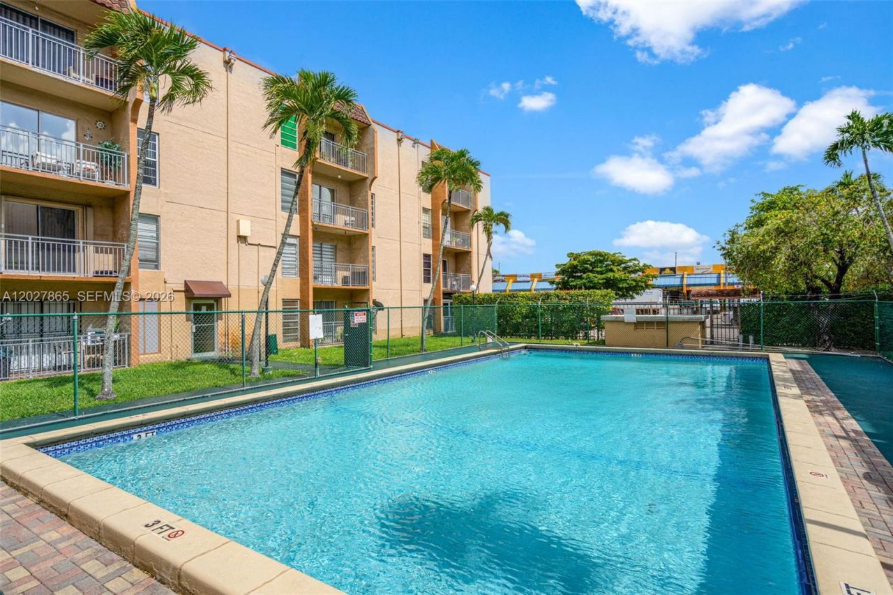 4713 NW 7th St , Unit 404-1, Miami, FL 33126 Photo