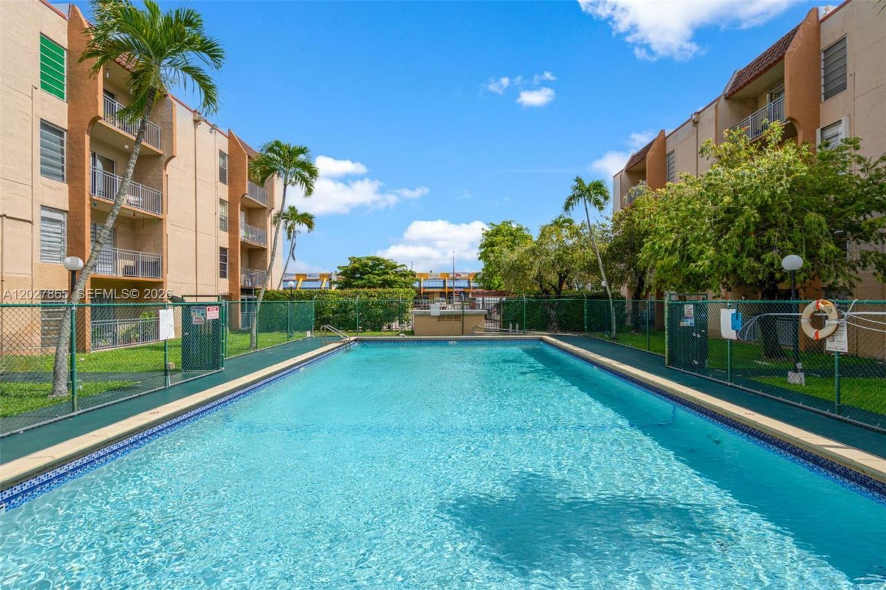 4713 NW 7th St , Unit 404-1, Miami, FL 33126 Photo