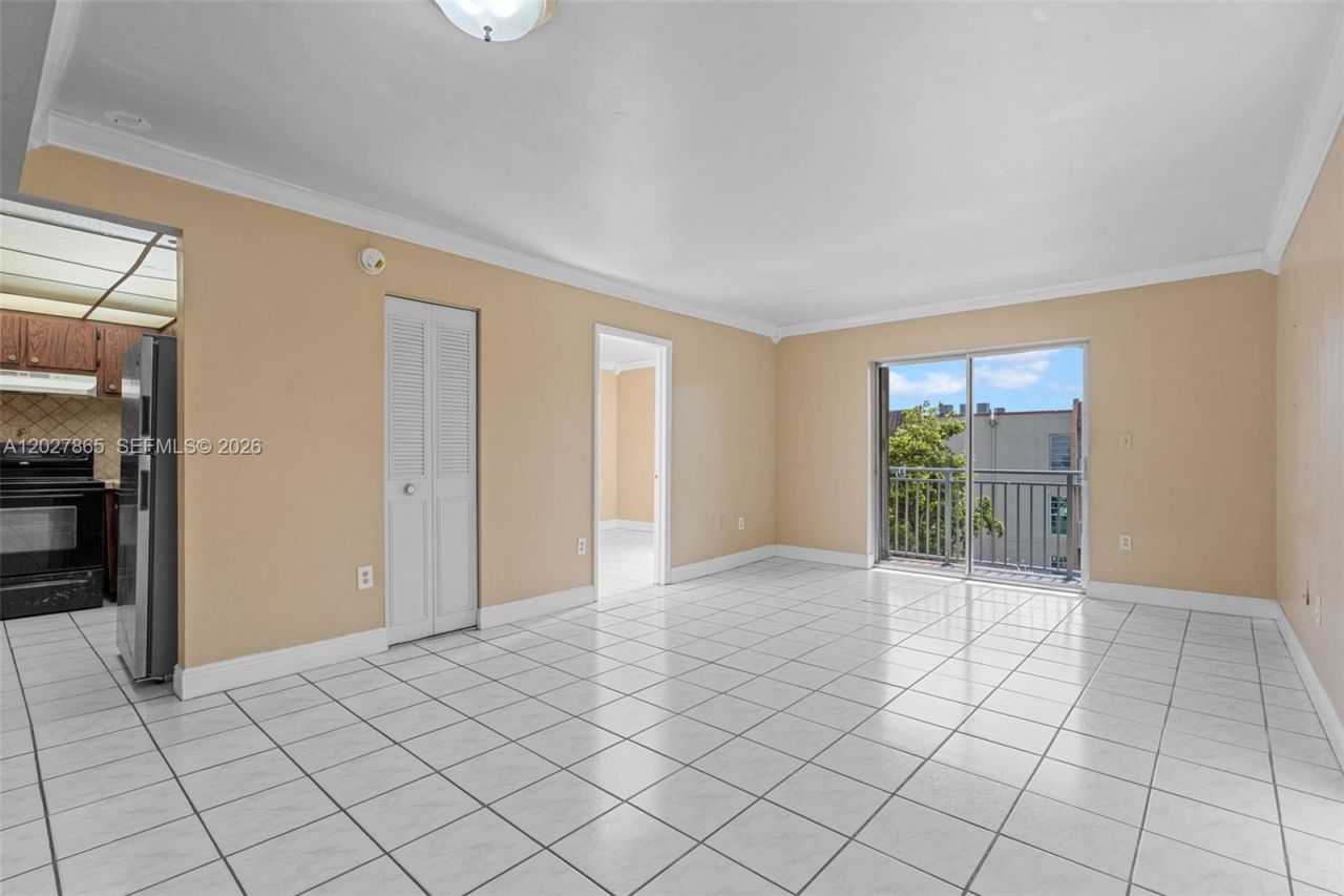 4713 NW 7th St , Unit 404-1, Miami, FL 33126 Photo