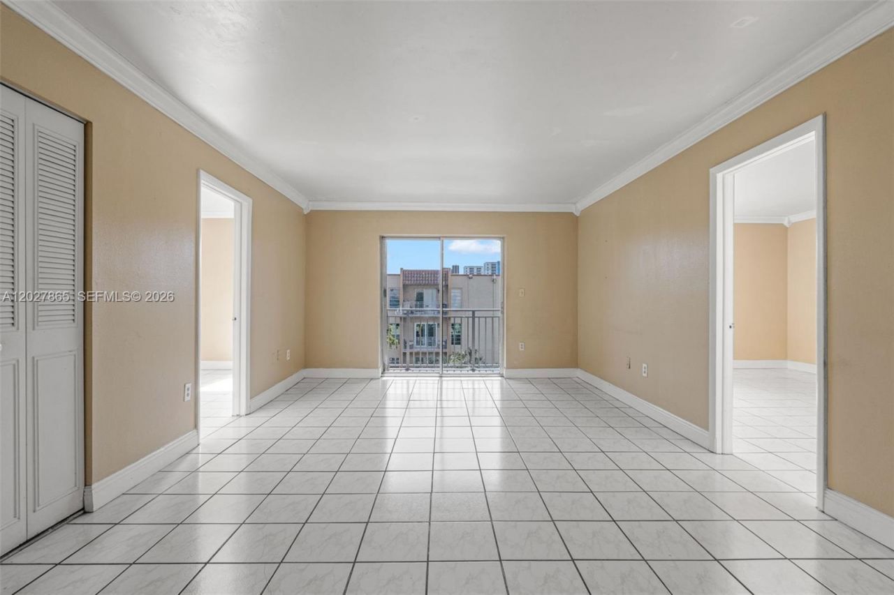 4713 NW 7th St , Unit 404-1, Miami, FL 33126 Photo