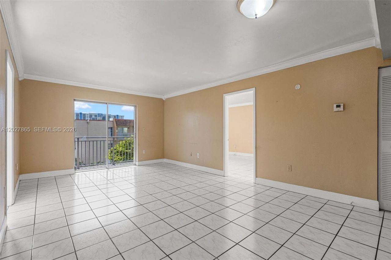 4713 NW 7th St , Unit 404-1, Miami, FL 33126 Photo