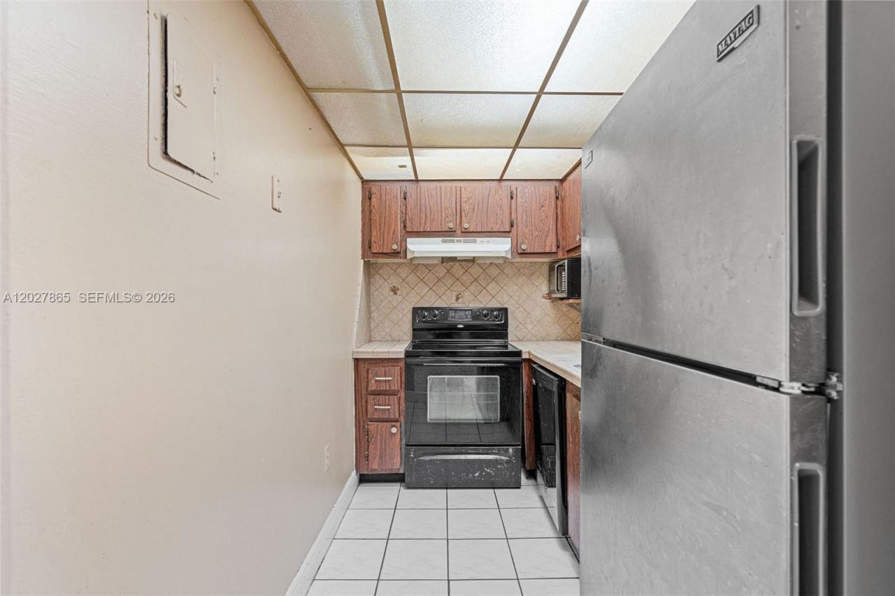4713 NW 7th St , Unit 404-1, Miami, FL 33126 Photo