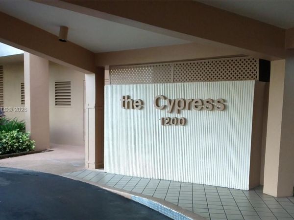 1200 St Charles PL, Unit L19, Pembroke Pines, FL 33026