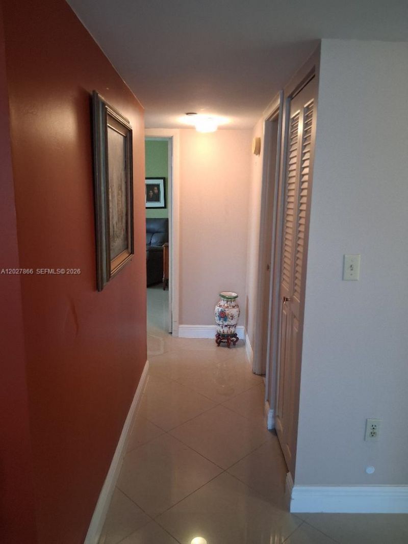 1200 St Charles Pl, Unit L19, Pembroke Pines, FL 33026 Photo
