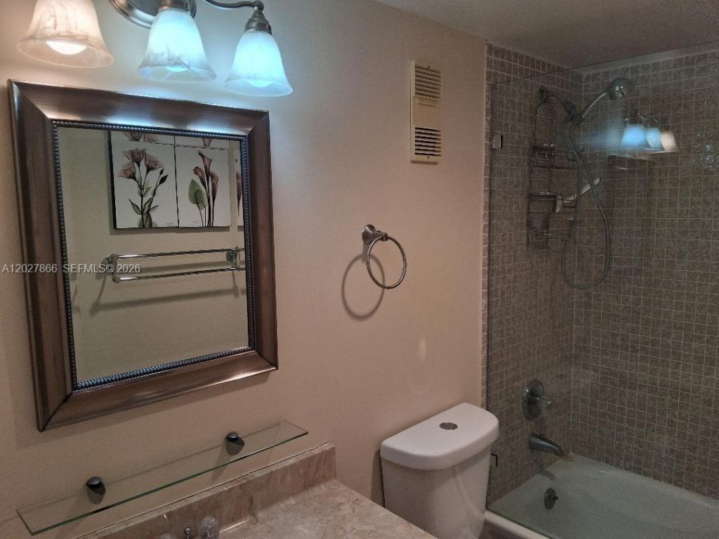 1200 St Charles Pl, Unit L19, Pembroke Pines, FL 33026 Photo