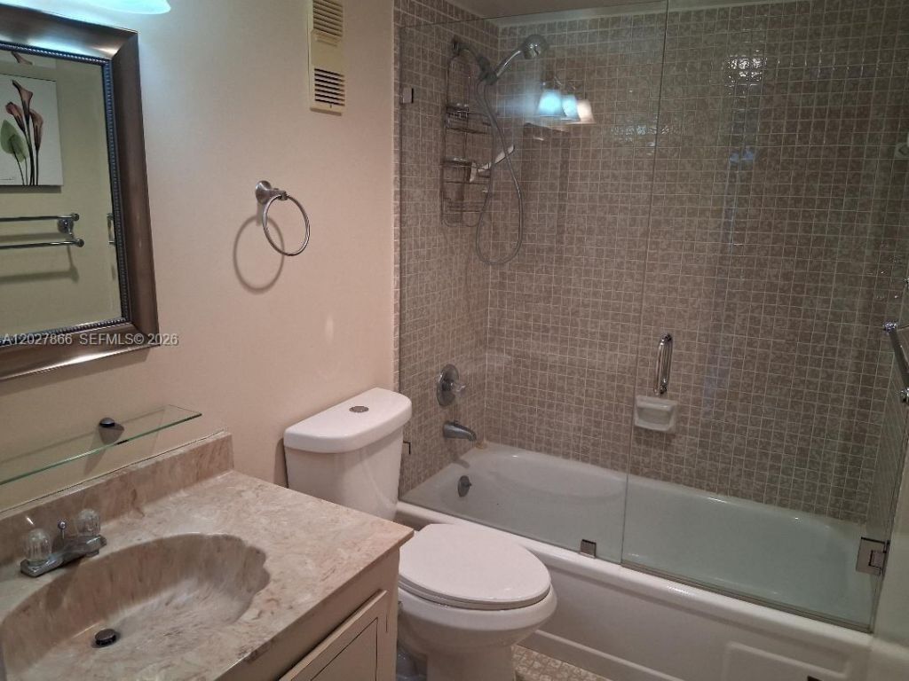 1200 St Charles Pl, Unit L19, Pembroke Pines, FL 33026 Photo