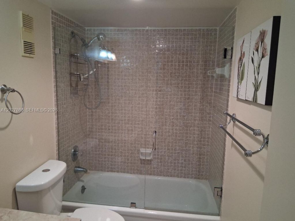1200 St Charles Pl, Unit L19, Pembroke Pines, FL 33026 Photo
