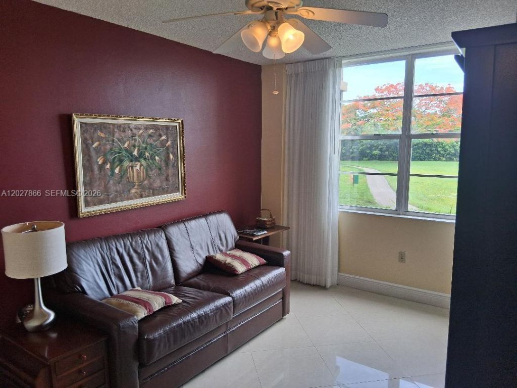 1200 St Charles Pl, Unit L19, Pembroke Pines, FL 33026 Photo