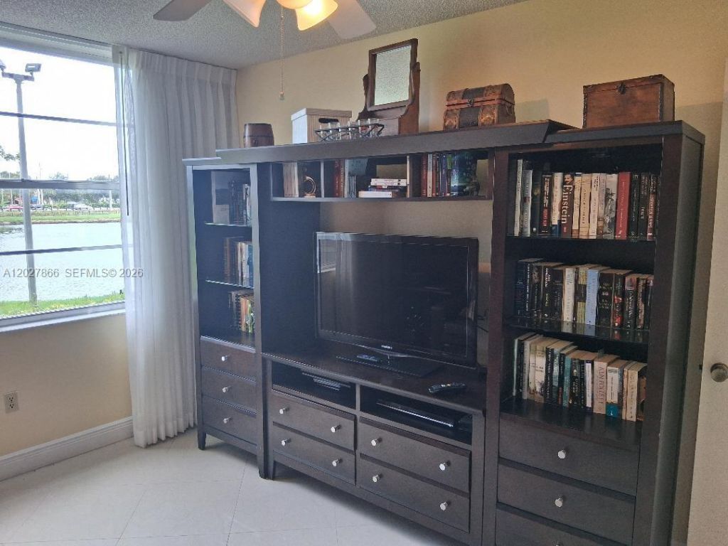 1200 St Charles Pl, Unit L19, Pembroke Pines, FL 33026 Photo