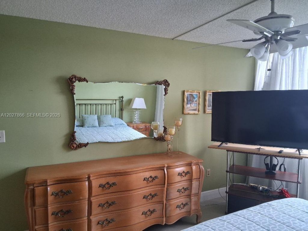 1200 St Charles Pl, Unit L19, Pembroke Pines, FL 33026 Photo