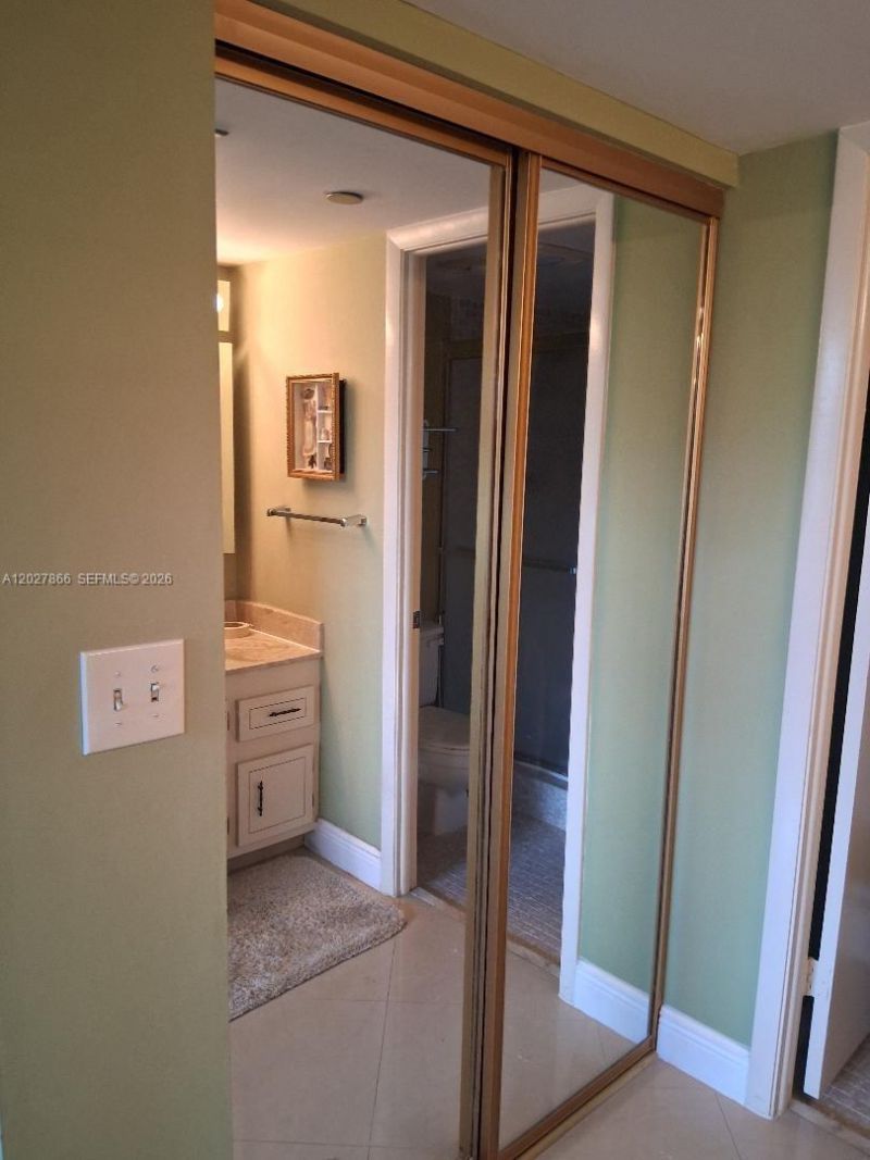 1200 St Charles Pl, Unit L19, Pembroke Pines, FL 33026 Photo