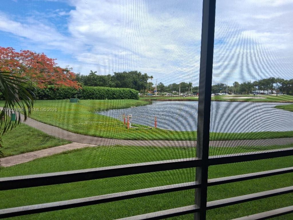 1200 St Charles Pl, Unit L19, Pembroke Pines, FL 33026 Photo