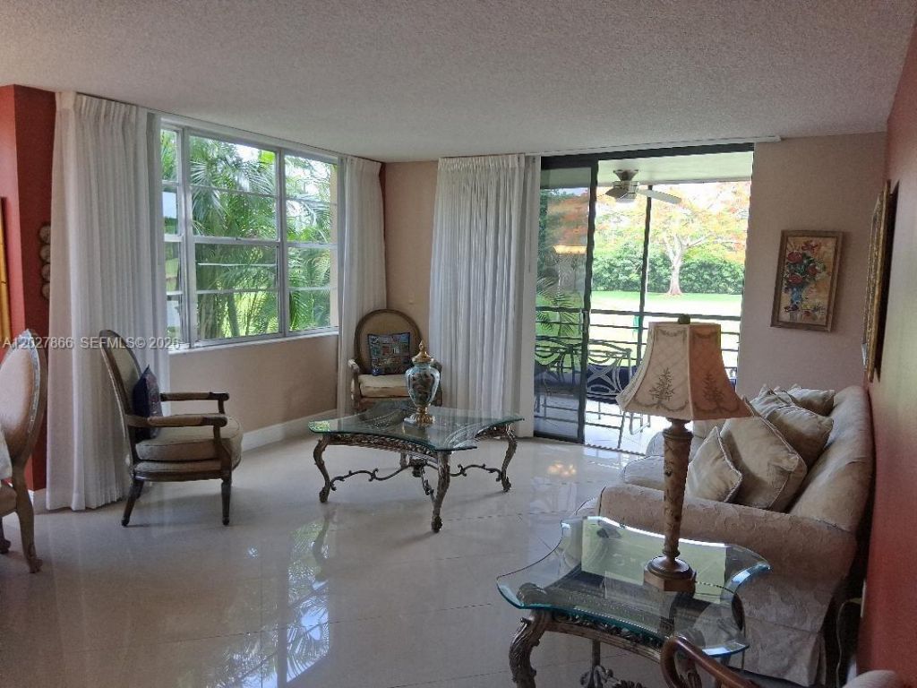 1200 St Charles Pl, Unit L19, Pembroke Pines, FL 33026 Photo