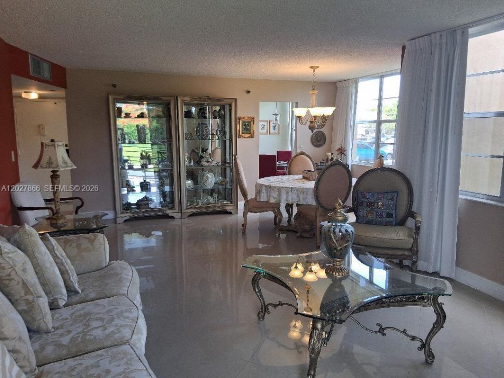 1200 St Charles Pl, Unit L19, Pembroke Pines, FL 33026 Photo