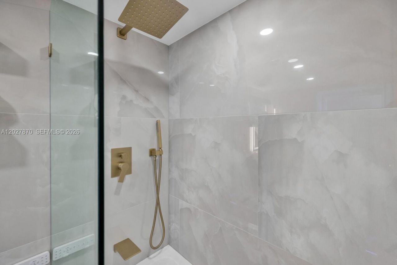 90 Alton Rd, Unit 2207, Miami Beach, FL 33139 Photo