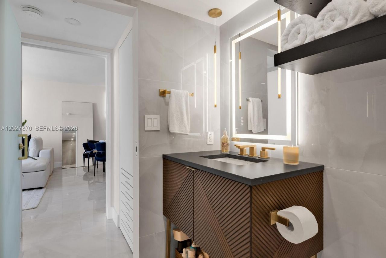 90 Alton Rd, Unit 2207, Miami Beach, FL 33139 Photo