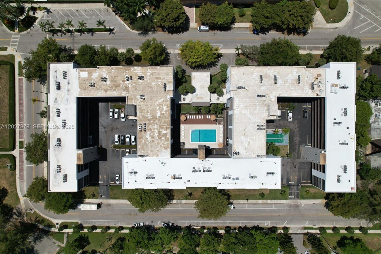 201 178th Dr , Unit 315, Sunny Isles Beach, FL 33160 Photo