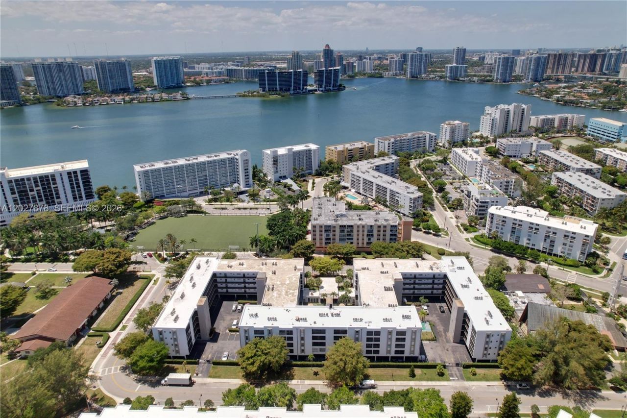 201 178th Dr , Unit 315, Sunny Isles Beach, FL 33160 Photo