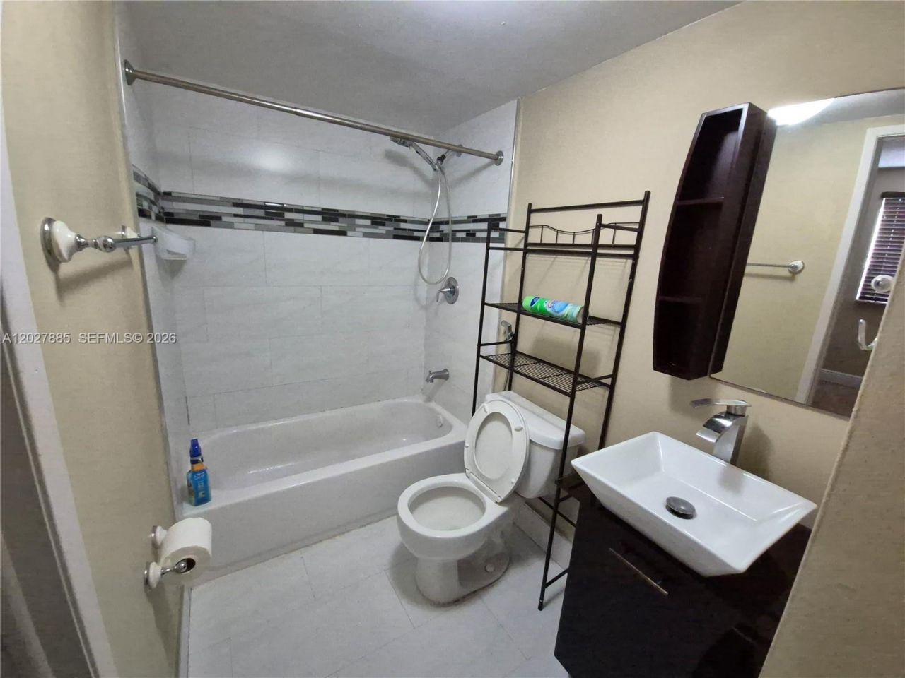 6045 NW 186th St , Unit 308, Hialeah, FL 33015 Photo