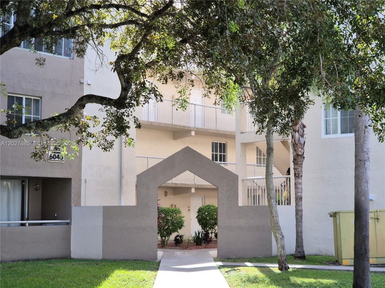 6045 NW 186th St , Unit 308, Hialeah, FL 33015 Photo