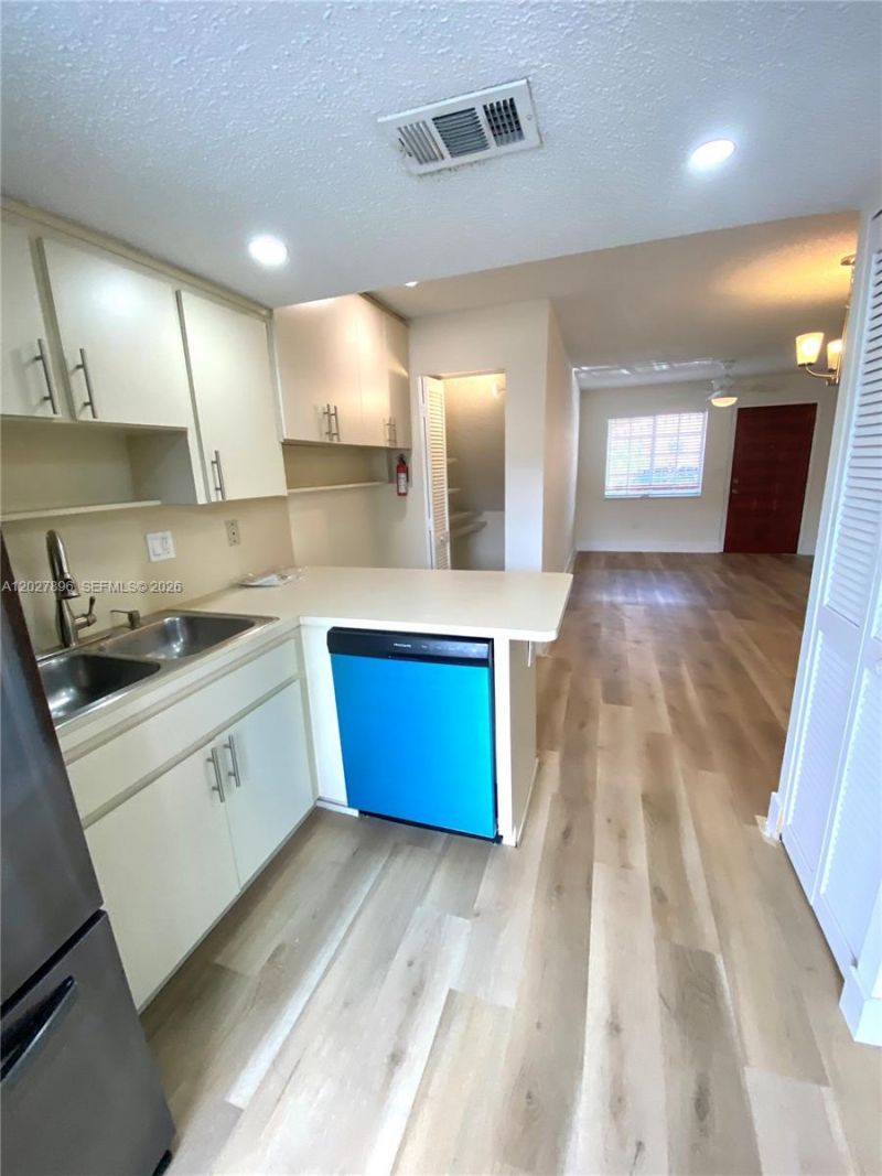 2212 W 74th St , Unit 101-28, Hialeah, FL 33016 Photo
