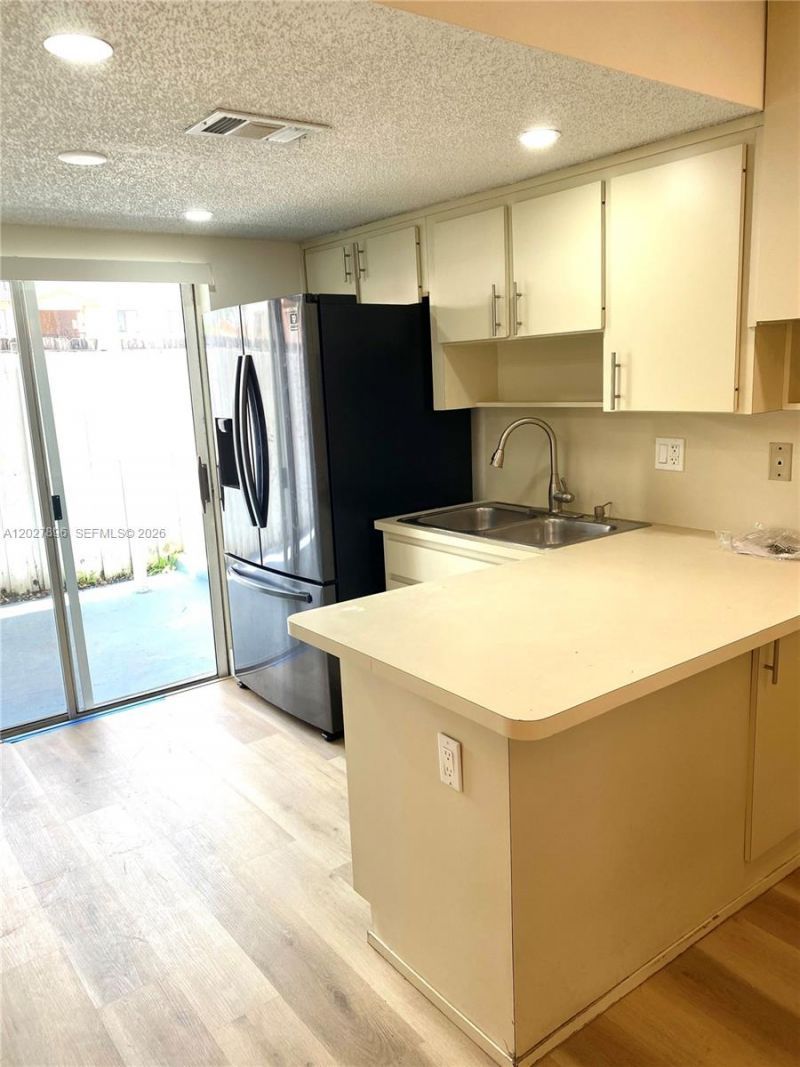 2212 W 74th St , Unit 101-28, Hialeah, FL 33016 Photo