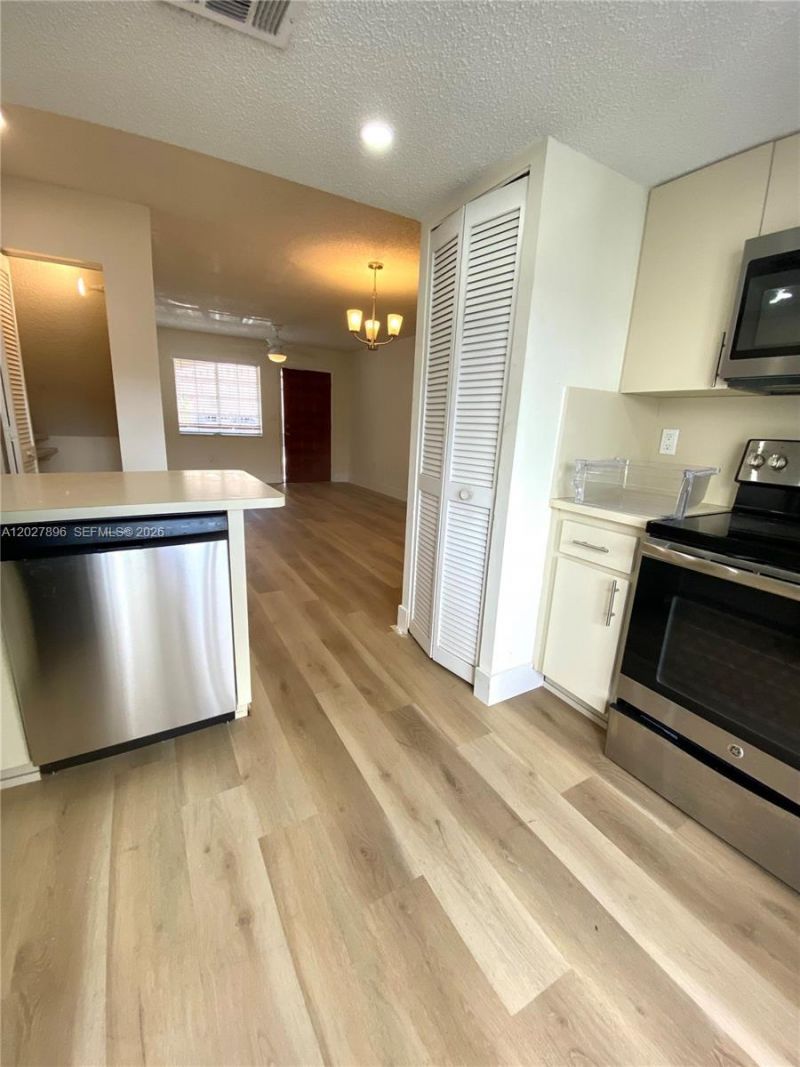 2212 W 74th St , Unit 101-28, Hialeah, FL 33016 Photo