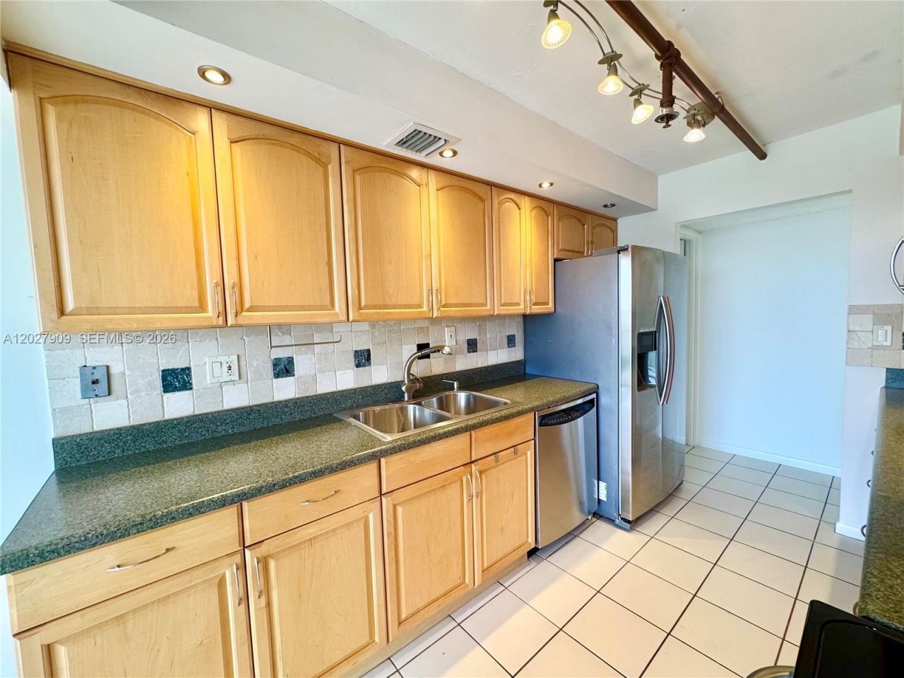 210 174th St , Unit 716, Sunny Isles Beach, FL 33160 Photo