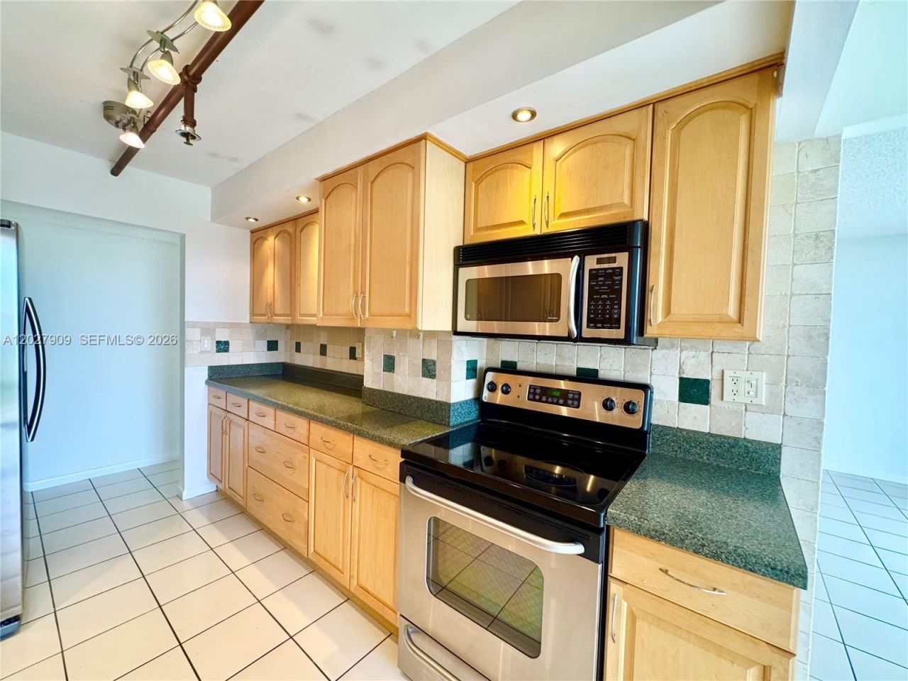210 174th St , Unit 716, Sunny Isles Beach, FL 33160 Photo