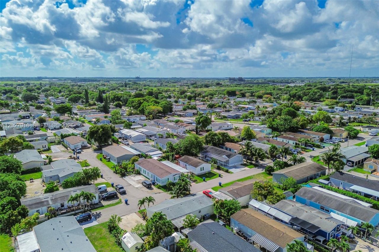 19800 SW 180 Avenue #524 , Miami, FL 33187 Photo