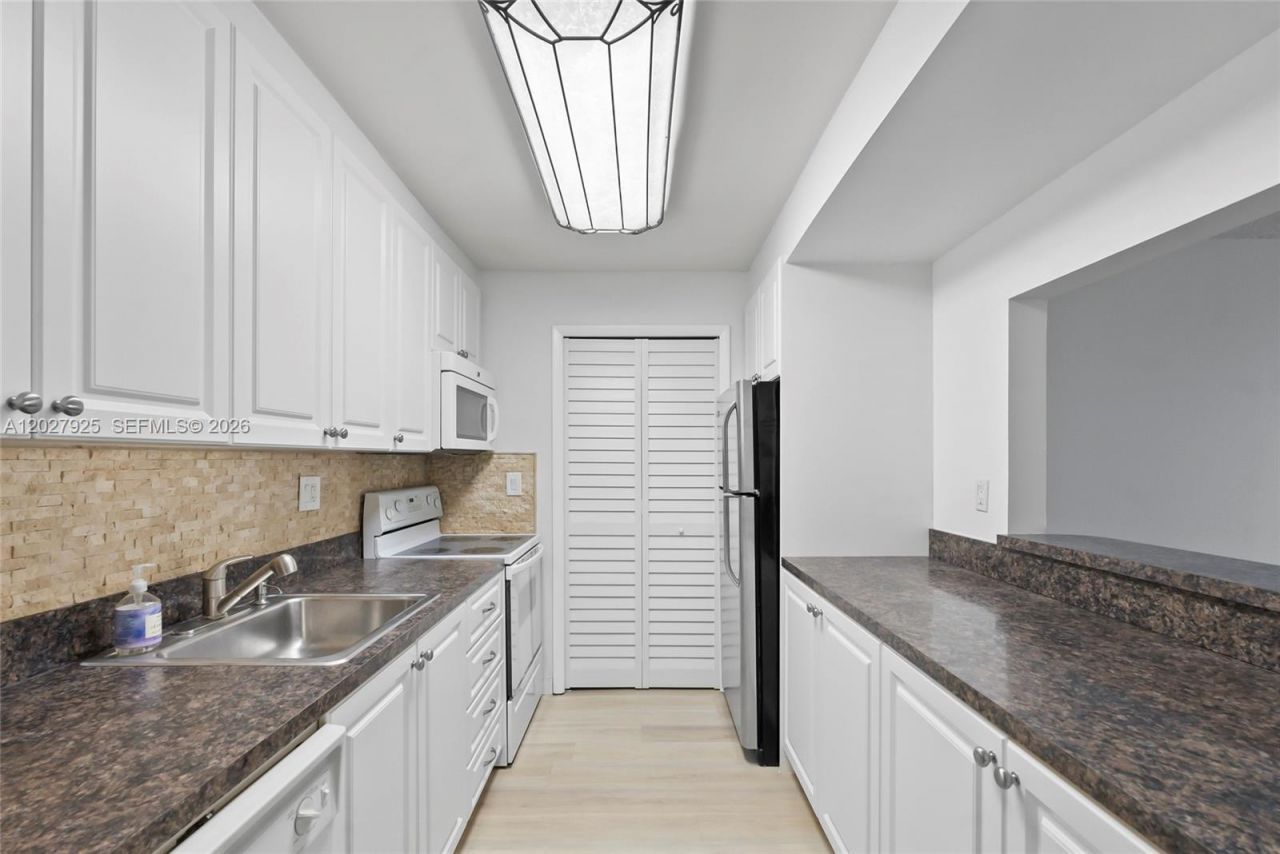 301 Racquet Club Rd , Unit 103, Weston, FL 33326 Photo