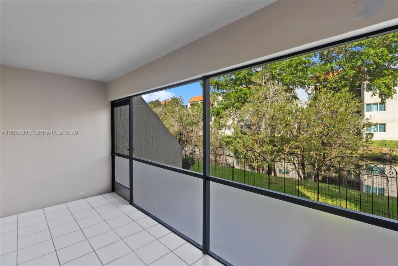 301 Racquet Club Rd , Unit 103, Weston, FL 33326 Photo