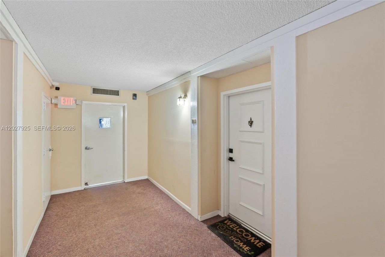 301 Racquet Club Rd , Unit 103, Weston, FL 33326 Photo