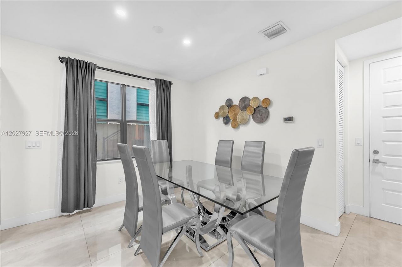 10250 NW 76th Ter , Doral, FL 33178 Photo