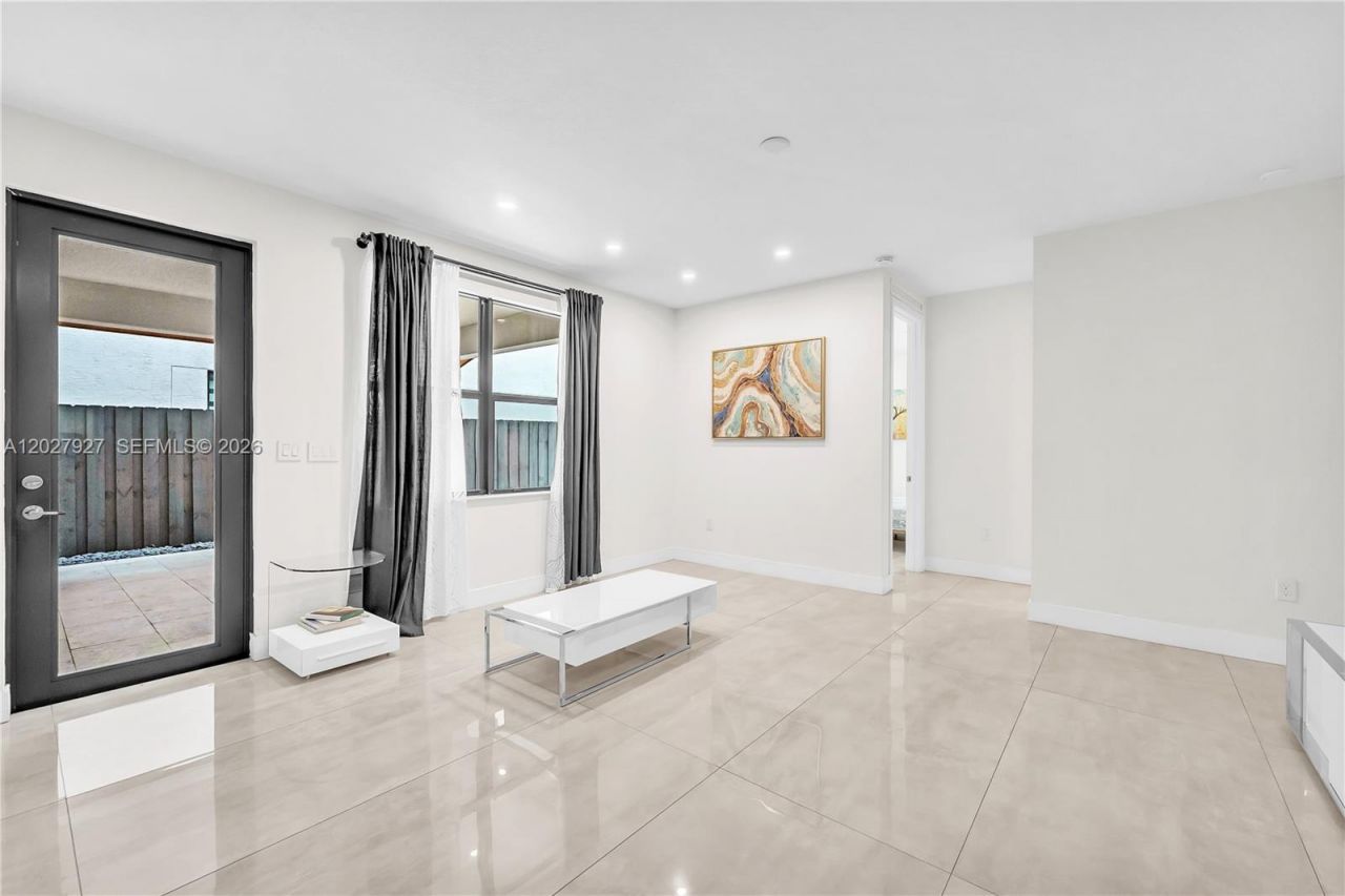 10250 NW 76th Ter , Doral, FL 33178 Photo