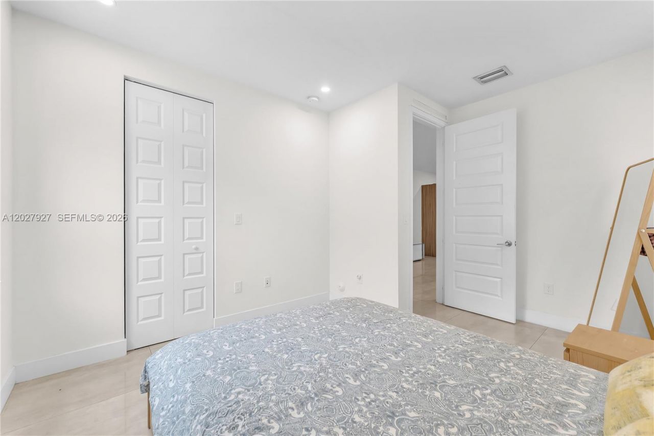 10250 NW 76th Ter , Doral, FL 33178 Photo