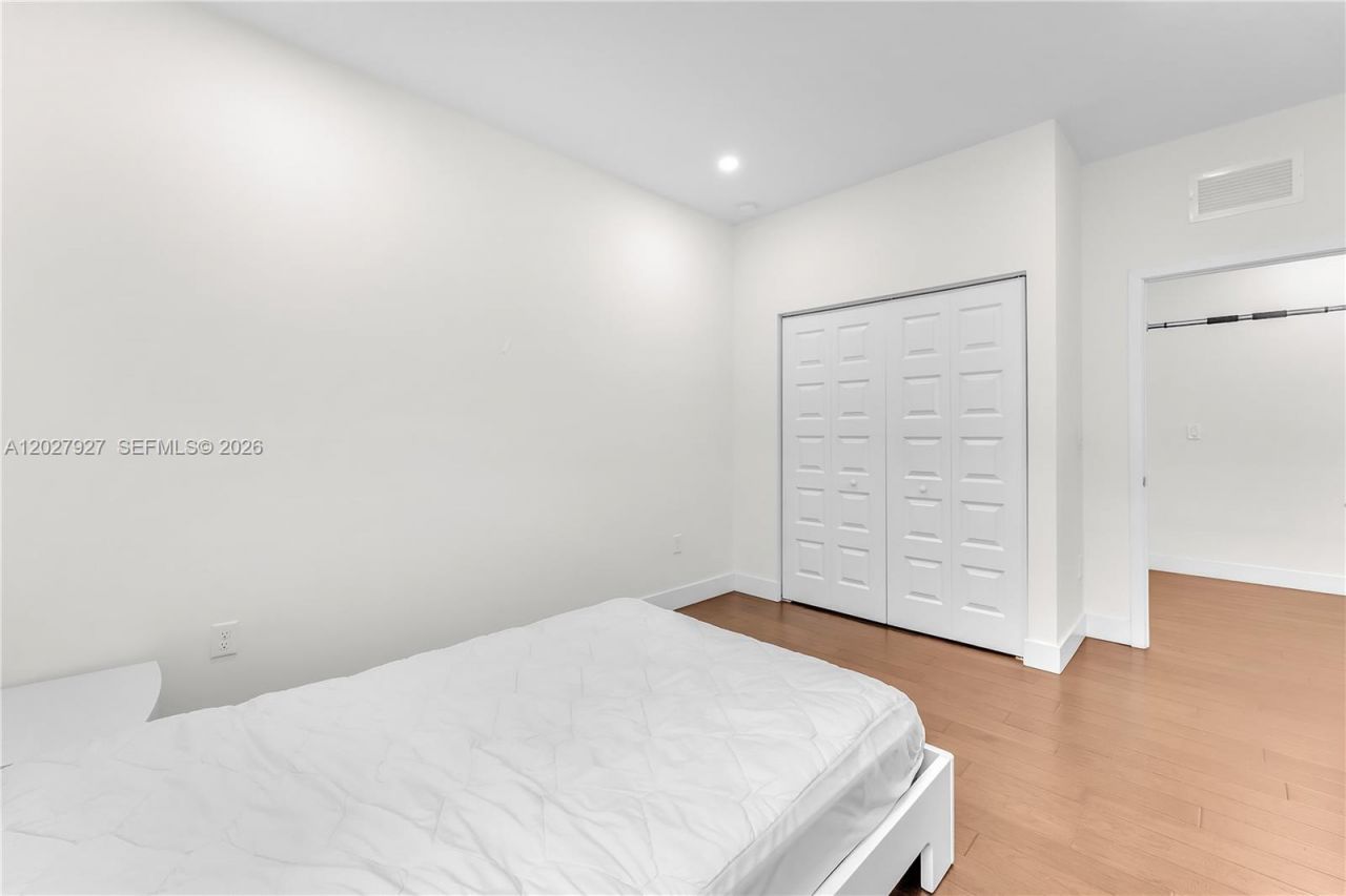 10250 NW 76th Ter , Doral, FL 33178 Photo